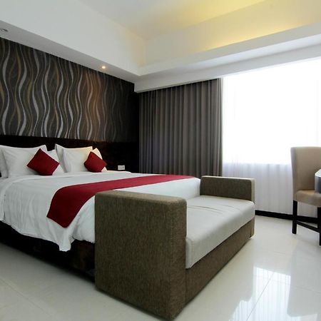 The Sun Hotel Madiun Zewnętrze zdjęcie