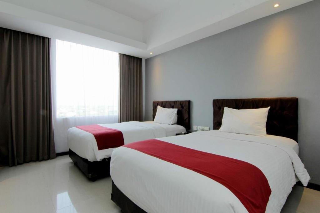 The Sun Hotel Madiun Zewnętrze zdjęcie