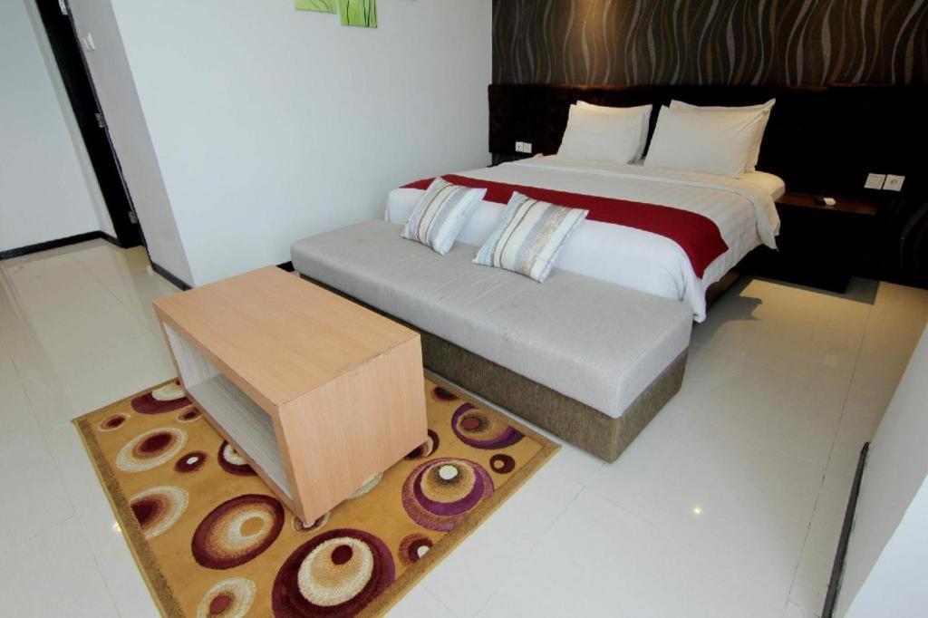 The Sun Hotel Madiun Zewnętrze zdjęcie