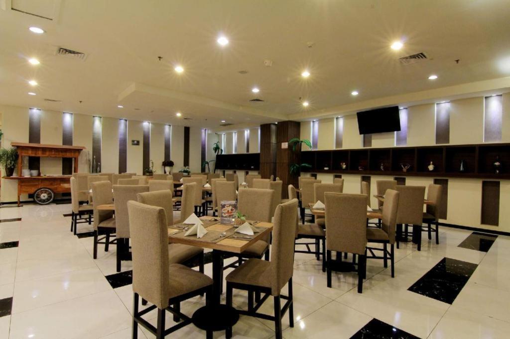The Sun Hotel Madiun Zewnętrze zdjęcie