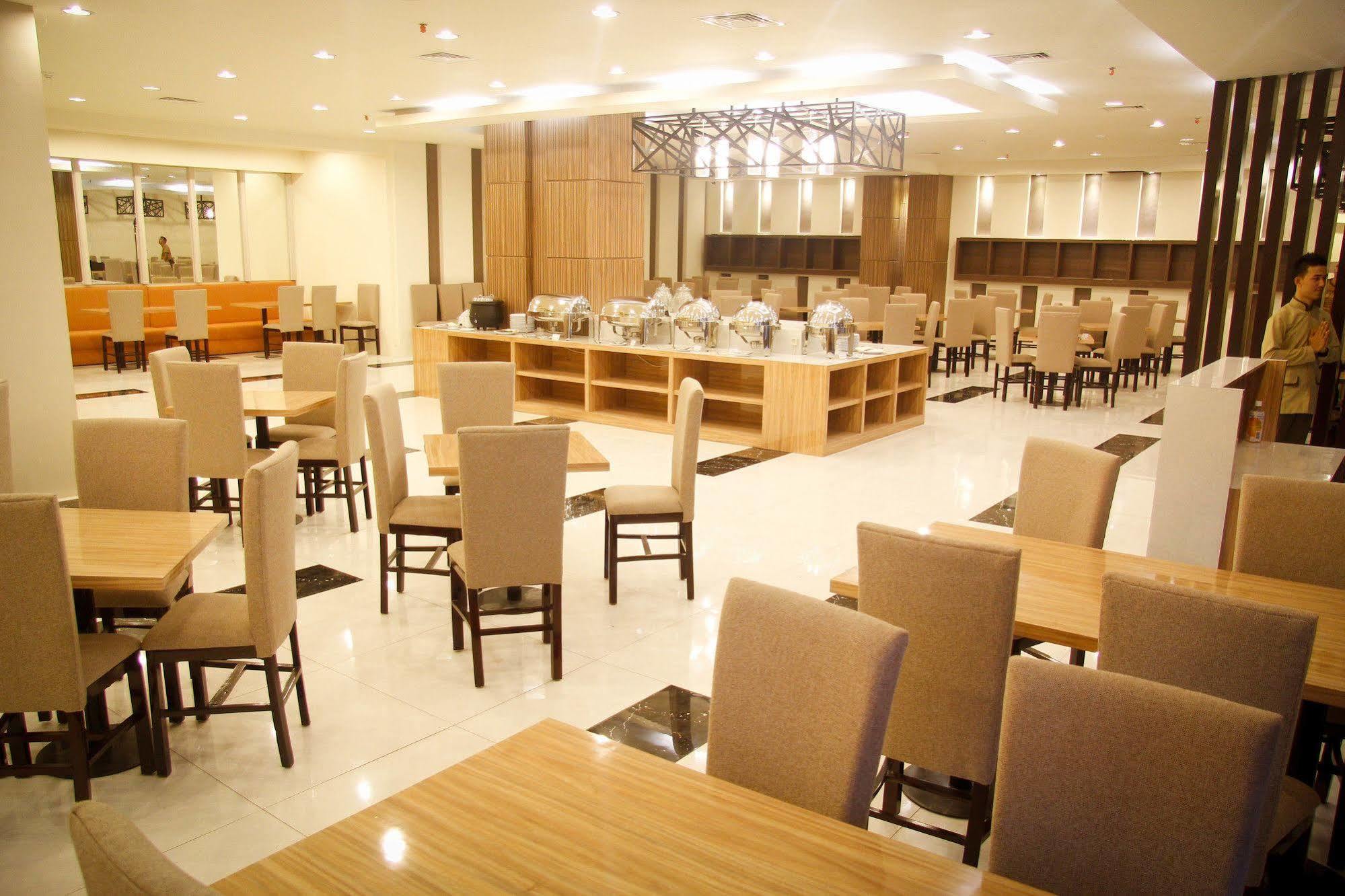 The Sun Hotel Madiun Zewnętrze zdjęcie
