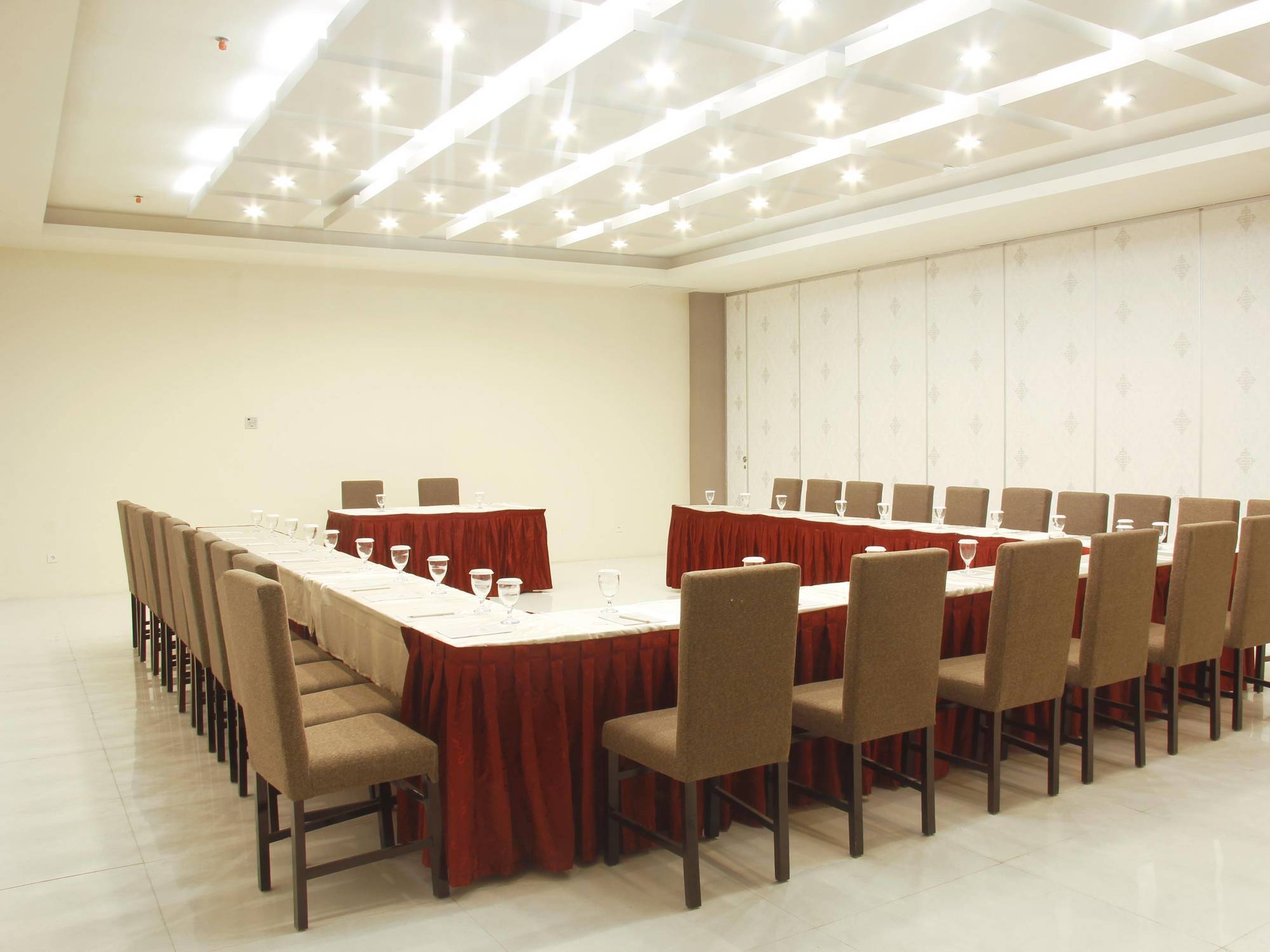 The Sun Hotel Madiun Zewnętrze zdjęcie