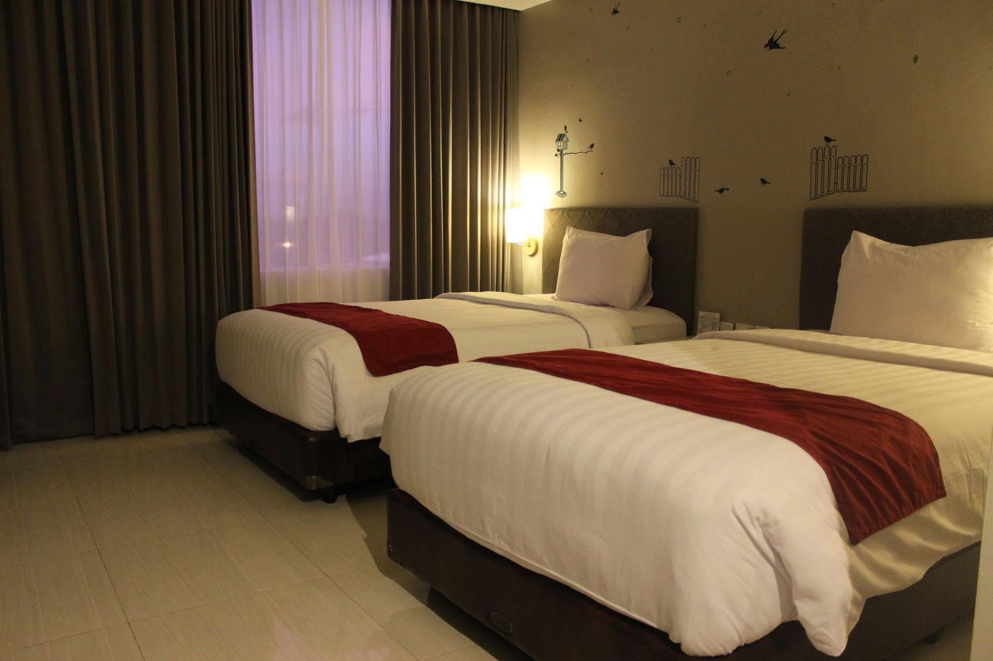 The Sun Hotel Madiun Zewnętrze zdjęcie