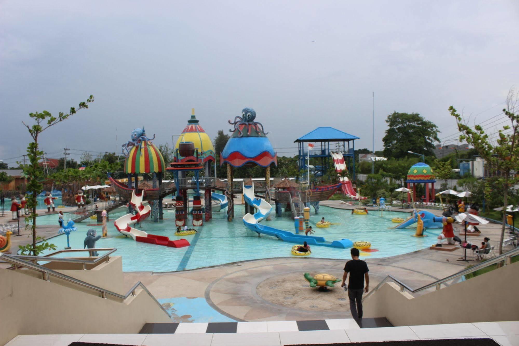 The Sun Hotel Madiun Zewnętrze zdjęcie