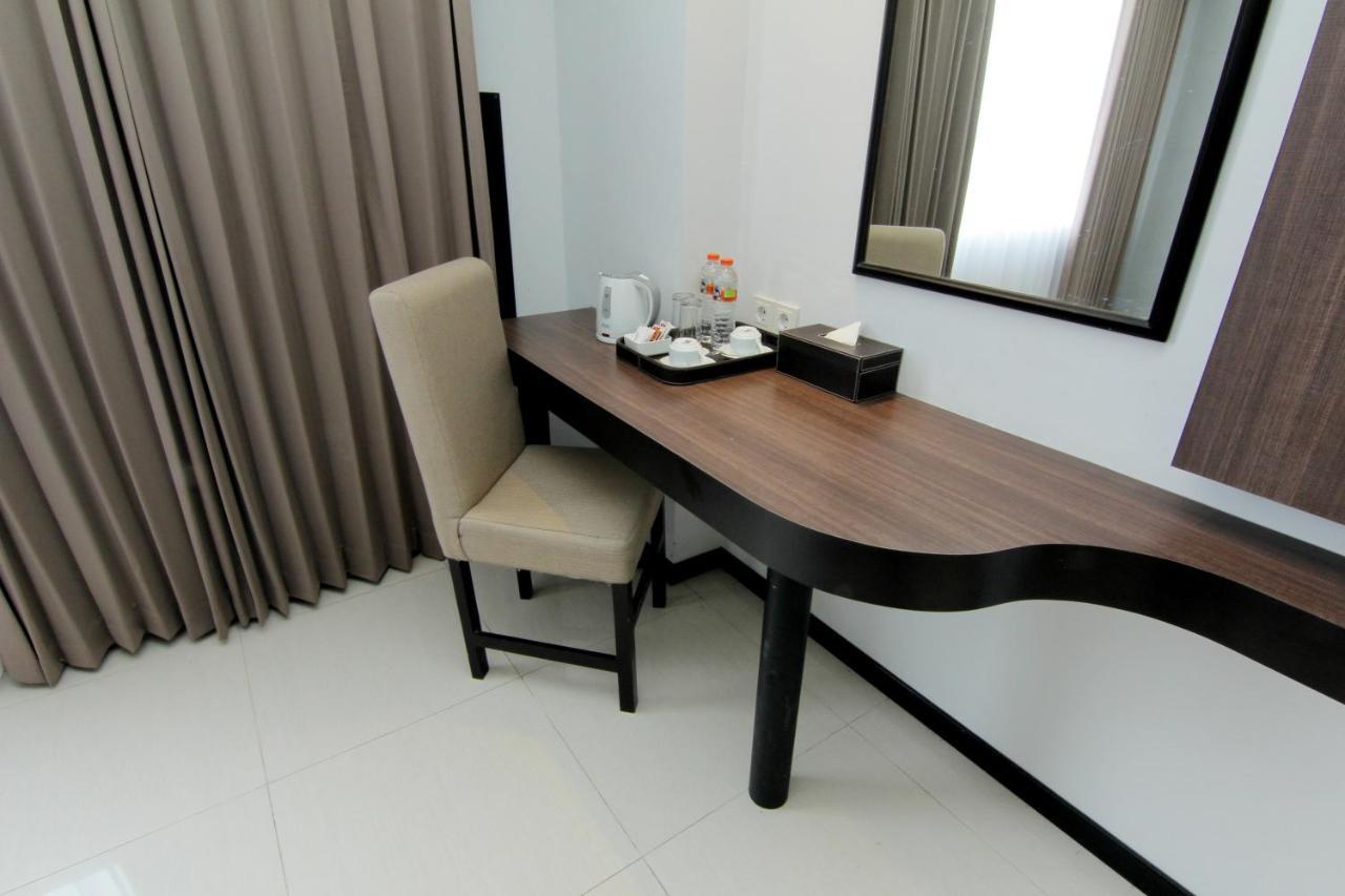 The Sun Hotel Madiun Zewnętrze zdjęcie