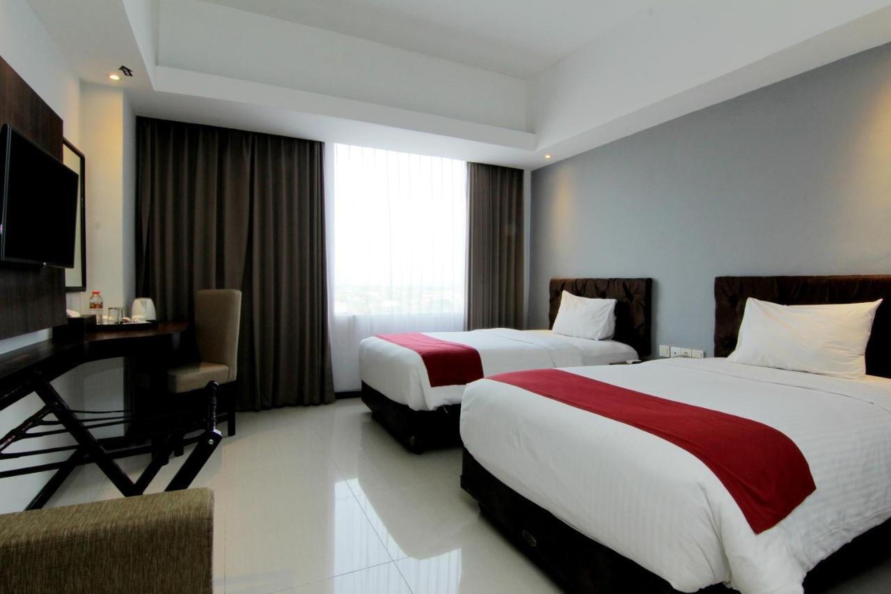 The Sun Hotel Madiun Zewnętrze zdjęcie