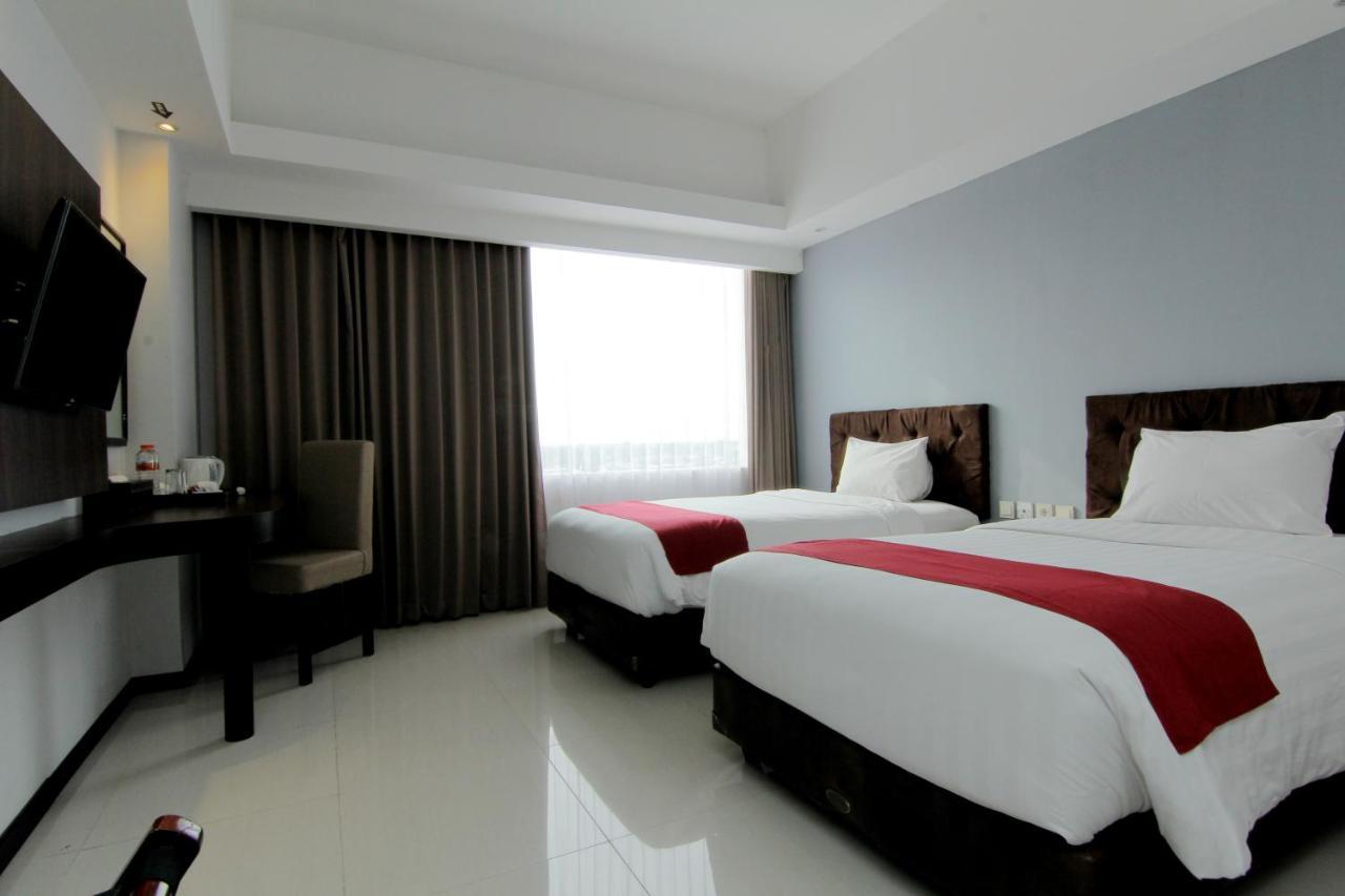 The Sun Hotel Madiun Zewnętrze zdjęcie