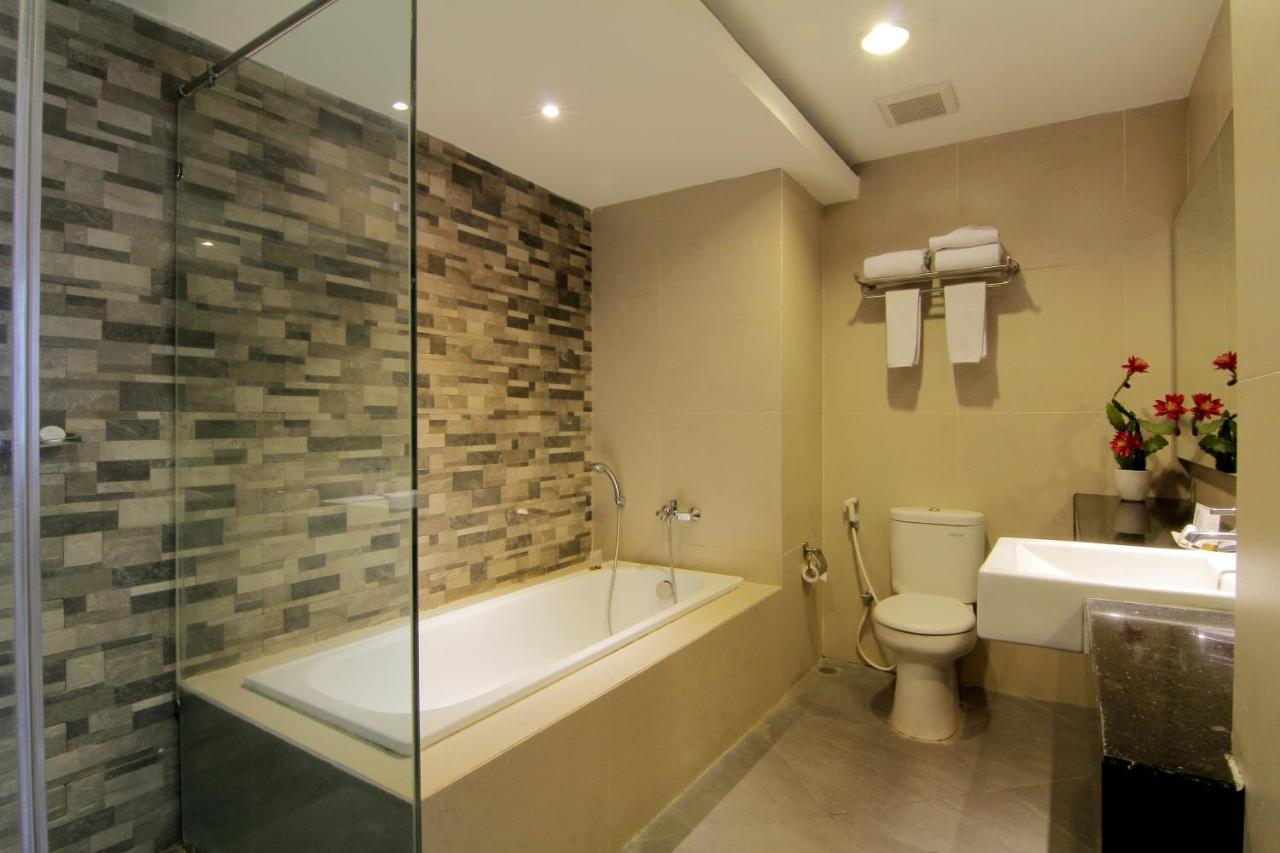 The Sun Hotel Madiun Zewnętrze zdjęcie