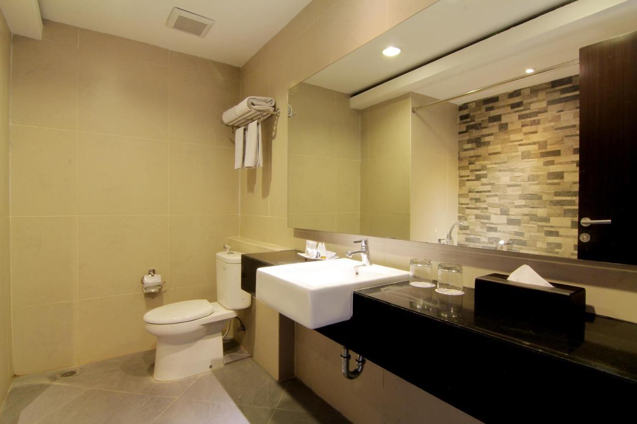 The Sun Hotel Madiun Zewnętrze zdjęcie
