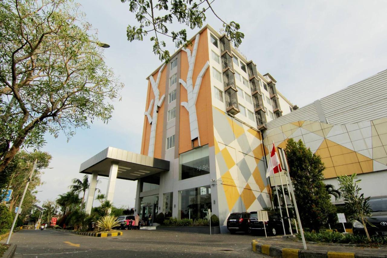 The Sun Hotel Madiun Zewnętrze zdjęcie